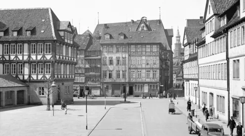 Der neue Ballhof, Ballhofplatz, Roßmühle und Burgstraße 35, 36, 37 und 38 (angeschnitten), Foto von Hans Pusen, 1938 oder Juni 1940